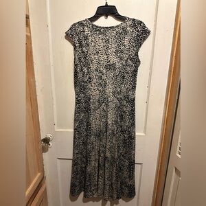 Women’s short sleeve leopard print dress. Medium.